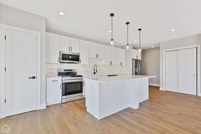 8631 W Grand Avenue 4W, River Grove, IL 60171