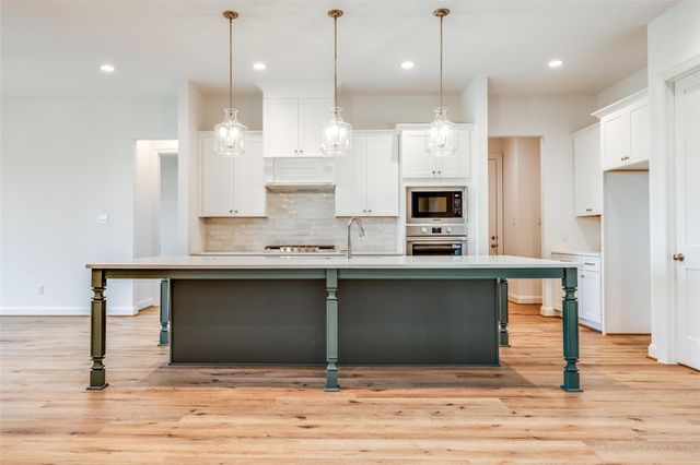 221 Arborwood Drive, Waller, TX 77484