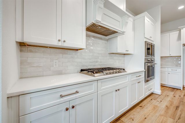 221 Arborwood Drive, Waller, TX 77484