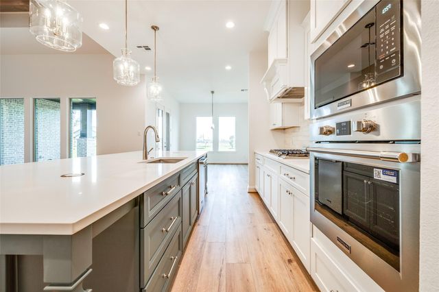 221 Arborwood Drive, Waller, TX 77484