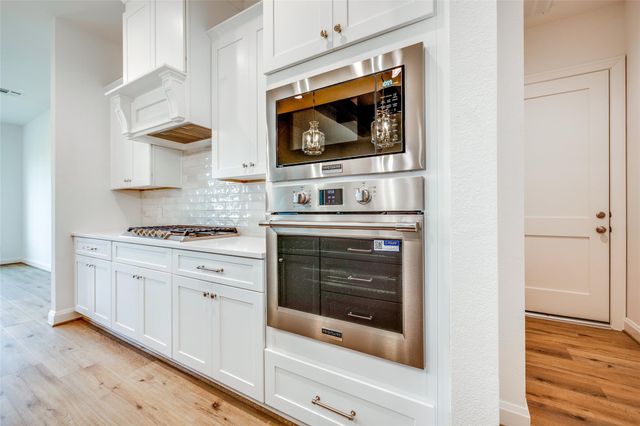 221 Arborwood Drive, Waller, TX 77484