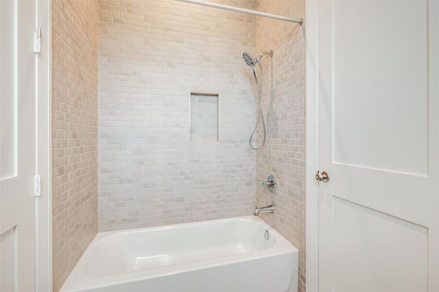 221 Arborwood Drive, Waller, TX 77484