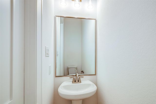 221 Arborwood Drive, Waller, TX 77484