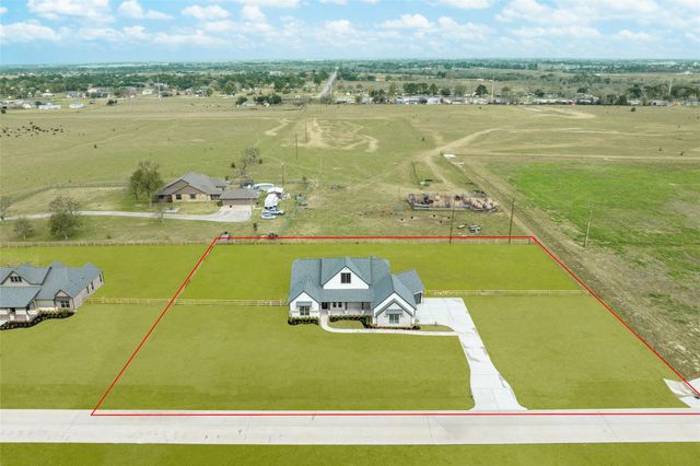 221 Arborwood Drive, Waller, TX 77484