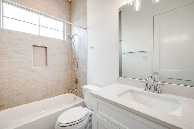 221 Arborwood Drive, Waller, TX 77484