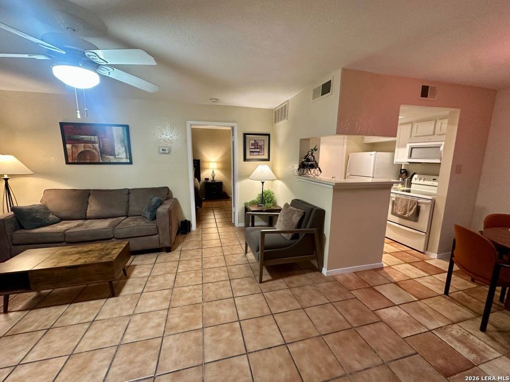 11311 Sir Winston St Apt 105, San Antonio, TX 78216