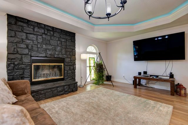 5277 E Farm Road 194, Rogersville, MO 65742