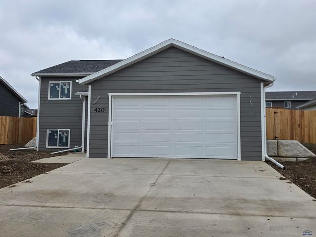 420 NIGHTHAWK DR, Box Elder, SD 57719