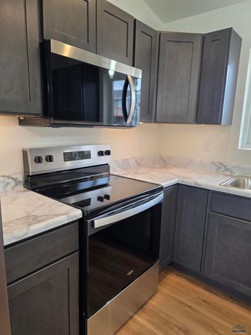 420 NIGHTHAWK DR, Box Elder, SD 57719