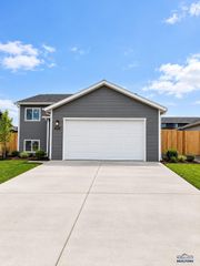 420 NIGHTHAWK DR, Box Elder, SD 57719