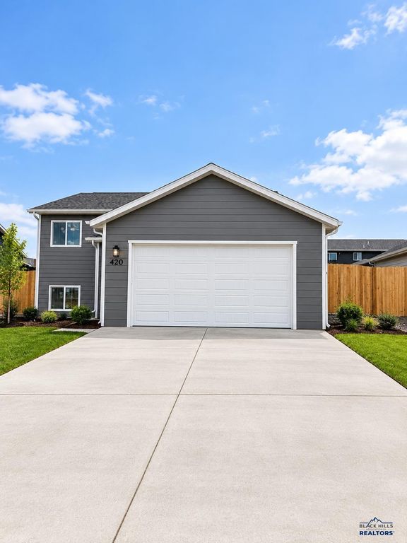420 NIGHTHAWK DR, Box Elder, SD 57719
