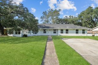 22 13th Avenue N, Texas City, TX 77590