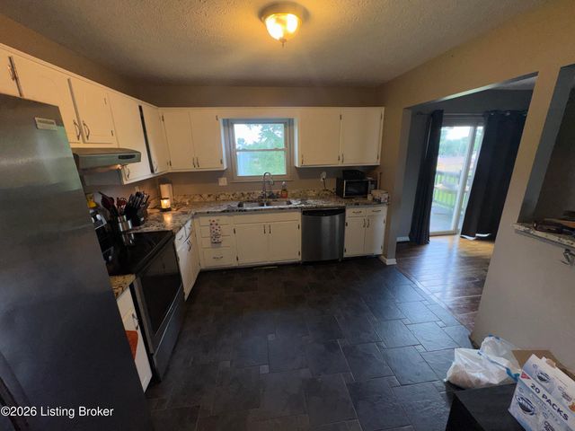 2666 Lake Rd, Radcliff, KY 40160