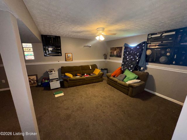 2666 Lake Rd, Radcliff, KY 40160