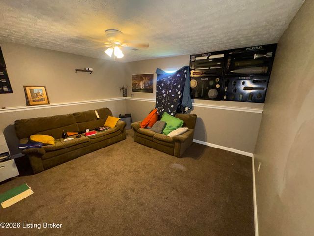 2666 Lake Rd, Radcliff, KY 40160