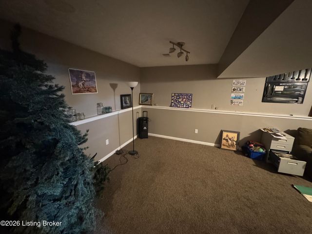 2666 Lake Rd, Radcliff, KY 40160