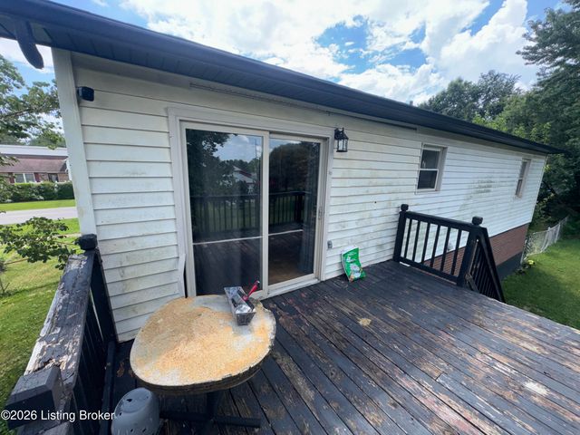 2666 Lake Rd, Radcliff, KY 40160