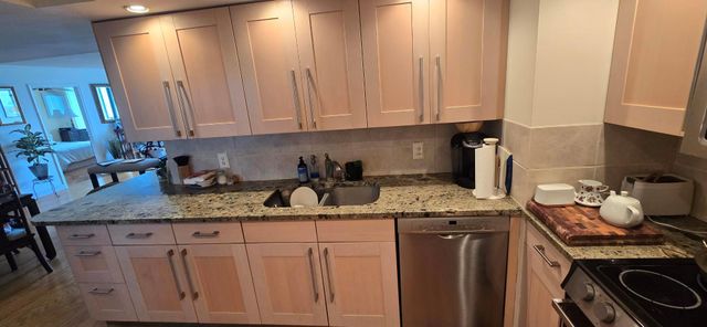 5600 N Flagler Drive 801, West Palm Beach, FL 33407