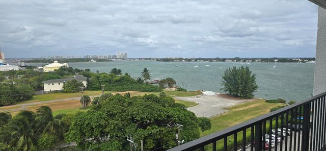 5600 N Flagler Drive 801, West Palm Beach, FL 33407