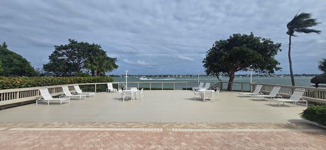 5600 N Flagler Drive 801, West Palm Beach, FL 33407