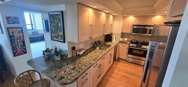 5600 N Flagler Drive 801, West Palm Beach, FL 33407