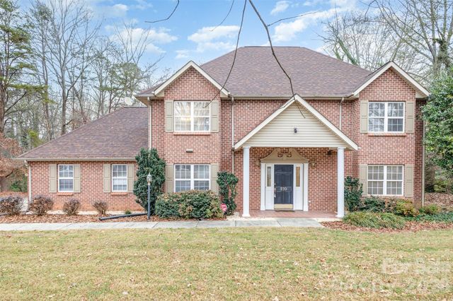 570 29th Avenue Drive NW, Hickory, NC 28601
