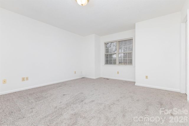 570 29th Avenue Drive NW, Hickory, NC 28601