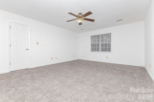570 29th Avenue Drive NW, Hickory, NC 28601