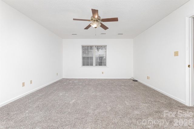 570 29th Avenue Drive NW, Hickory, NC 28601