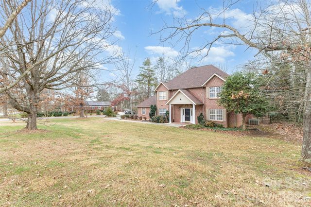570 29th Avenue Drive NW, Hickory, NC 28601