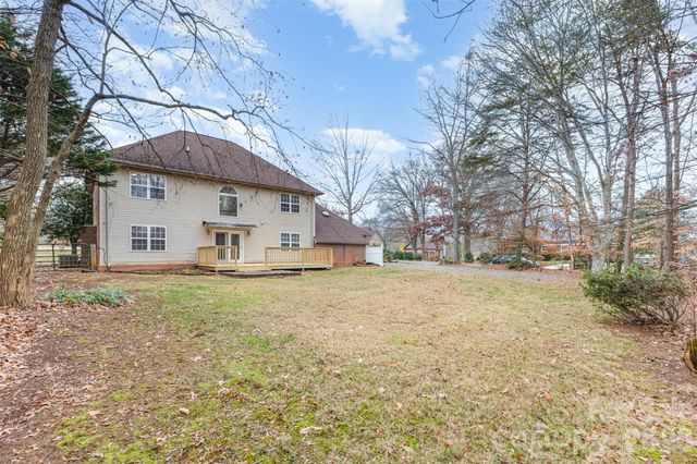 570 29th Avenue Drive NW, Hickory, NC 28601