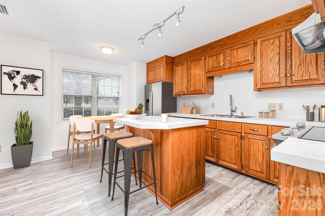 570 29th Avenue Drive NW, Hickory, NC 28601