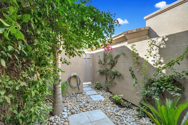 440 Desert Holly Drive, Palm Desert, CA 92211