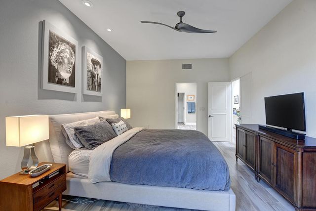 440 Desert Holly Drive, Palm Desert, CA 92211