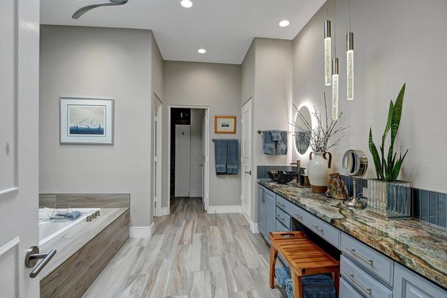 440 Desert Holly Drive, Palm Desert, CA 92211