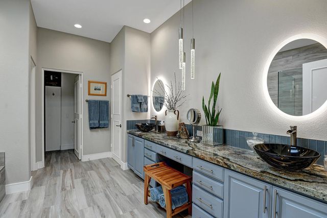 440 Desert Holly Drive, Palm Desert, CA 92211