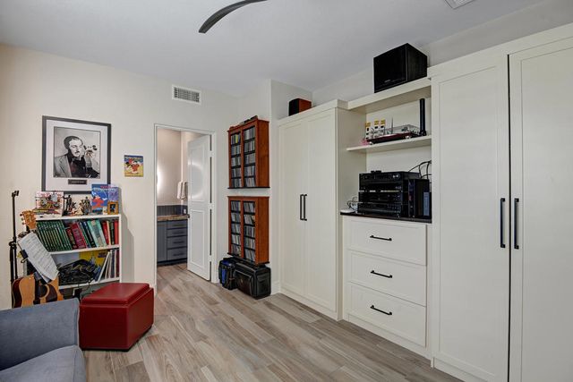 440 Desert Holly Drive, Palm Desert, CA 92211