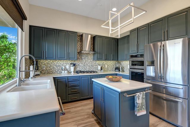 440 Desert Holly Drive, Palm Desert, CA 92211