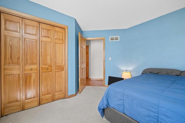 W143N9702 Amber DRIVE, Germantown, WI 53022