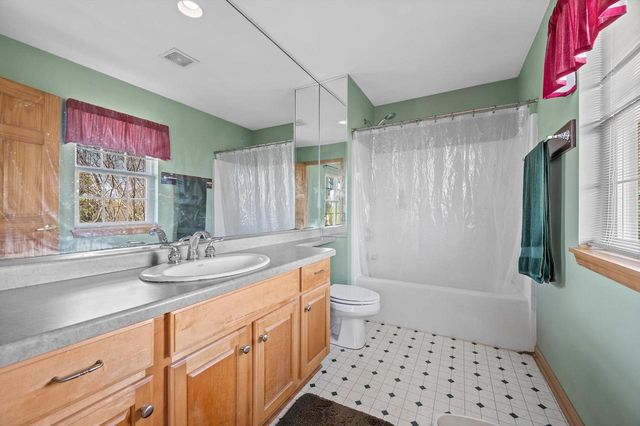 W143N9702 Amber DRIVE, Germantown, WI 53022