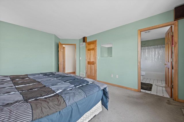 W143N9702 Amber DRIVE, Germantown, WI 53022