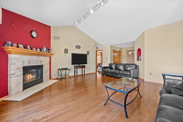W143N9702 Amber DRIVE, Germantown, WI 53022