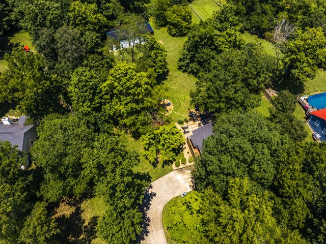 1036 Street Rd, Kingston Springs, TN 37082