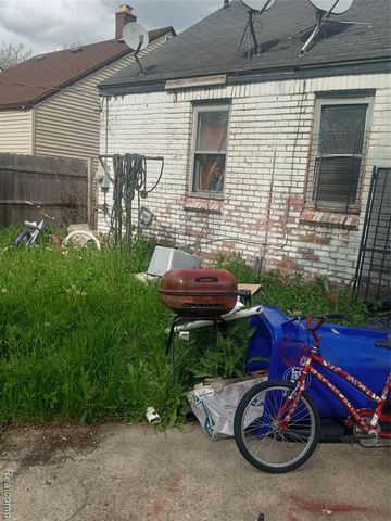 8883 Sussex Street, Detroit, MI 48228