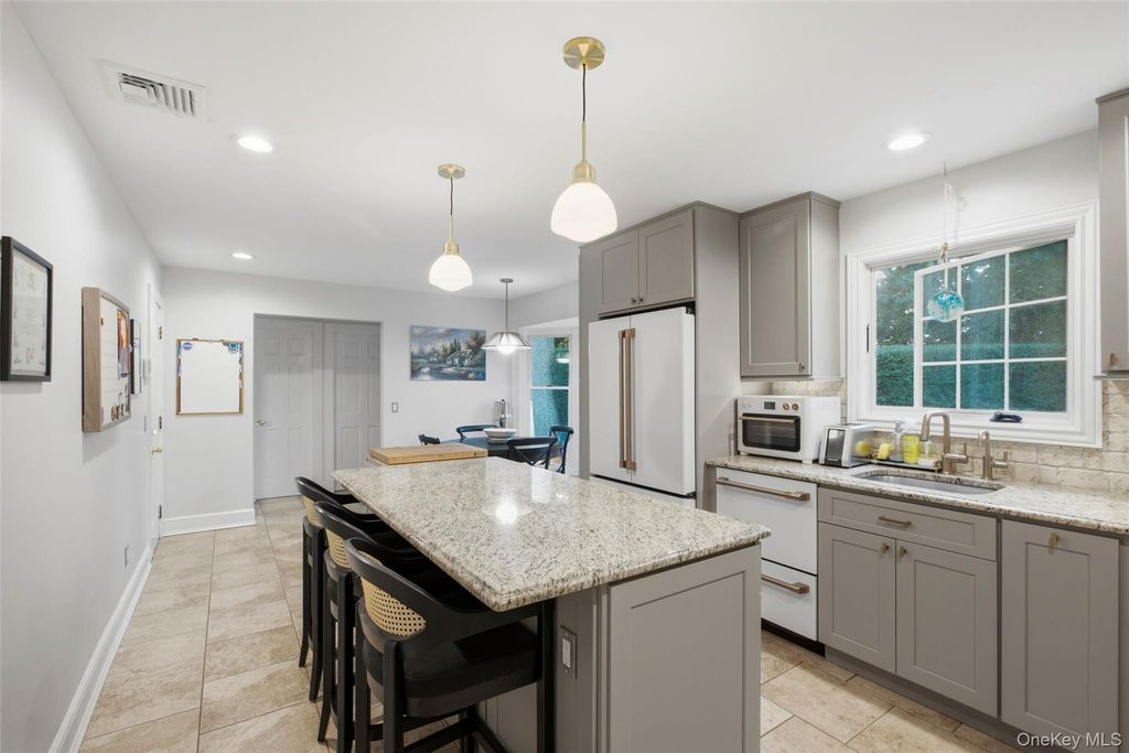 31 Sherry Drive, Setauket, NY 11733 — photo 5