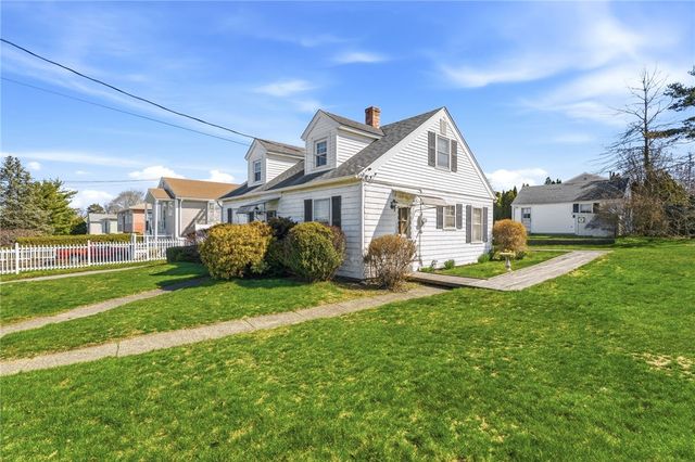 528 Metacom Avenue, Bristol, RI 02809