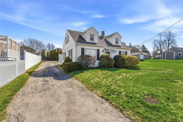 528 Metacom Avenue, Bristol, RI 02809