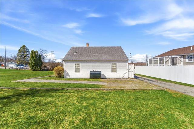 528 Metacom Avenue, Bristol, RI 02809