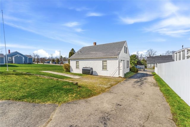 528 Metacom Avenue, Bristol, RI 02809