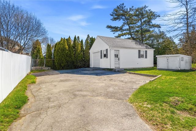 528 Metacom Avenue, Bristol, RI 02809